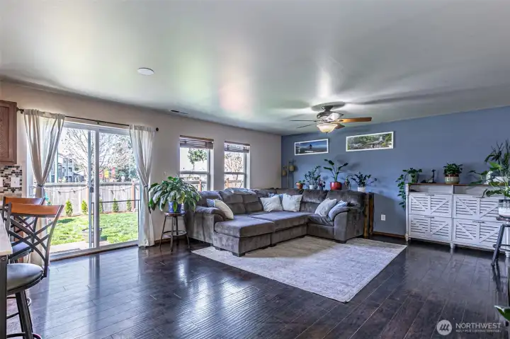 Room for a dining table here.