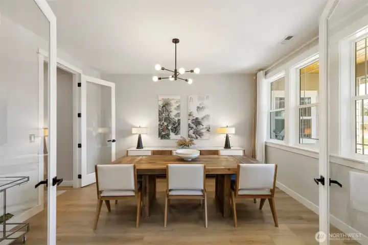 Host with intention, this formal dining space flows seamlessly to the butler’s pantry and kitchen, with glass doors that allow you to open it up for connection or close it off for a more intimate, refined experience.