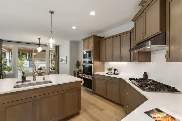 Cook, gather, and connect in a kitchen designed for it all, an elegant, gourmet space where everything feels within reach and every moment feels elevated.