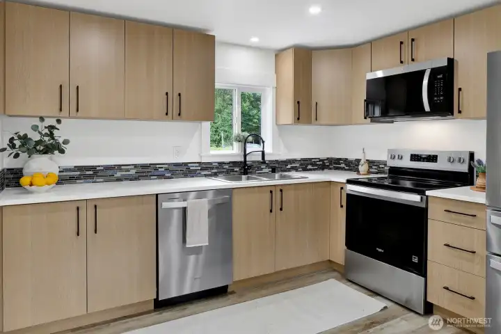 Bright, remodeled kitchen! Bright, remodeled kitchen!