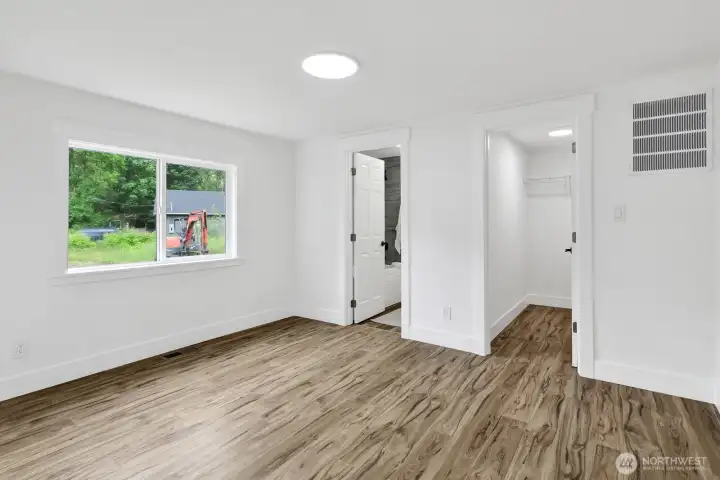 Relax in this fully renovated primary suite featuring a spacious layout, luxurious en-suite bathroom with contemporary finishes, and a large walk-in closet. A true retreat designed for everyday living Relax in this fully renovated primary suite featuring a spacious layout, luxurious en-suite bathroom with contemporary finishes, and a large walk-in closet. A true retreat designed for everyday living