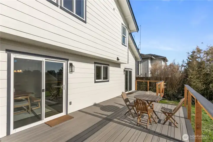 Expansive composite deck creates an easy extension of the indoor living space. Expansive composite deck creates an easy extension of the indoor living space.