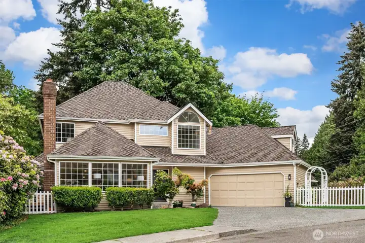 Gorgeous 4 Bedroom Home in Bothell