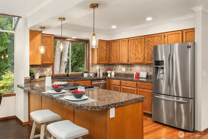 Entertainment Sized Chef's Kitchen with Breakfast Bar Seating, Walk-in Pantry