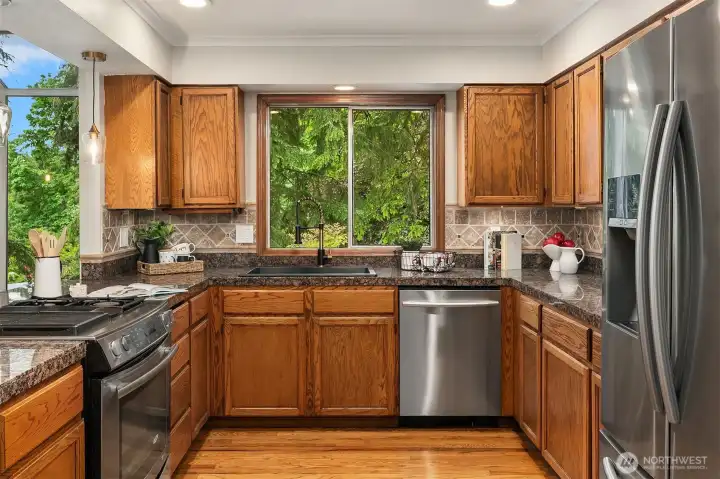 Chef's Kitchen Features Granite Counters, Stainless Steel Appliances, Gas Range and Oak Cabinets, Walk-in Pantry