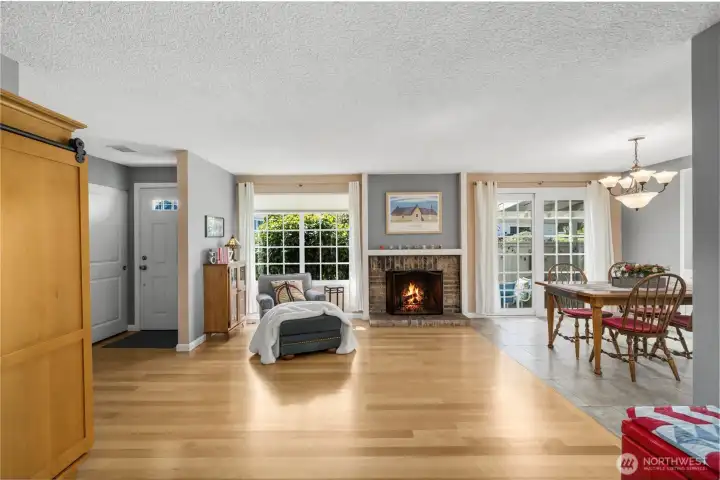 Gorgeous 3/4in Brazilian Maple Hardwoods throughout