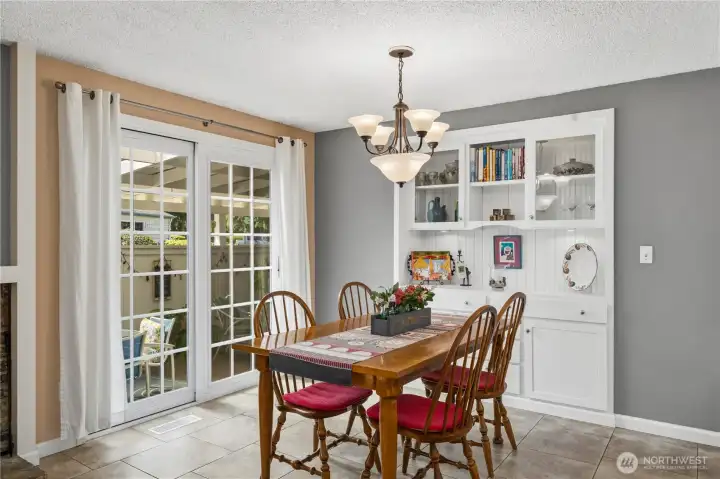 Dining room with custom built-ins