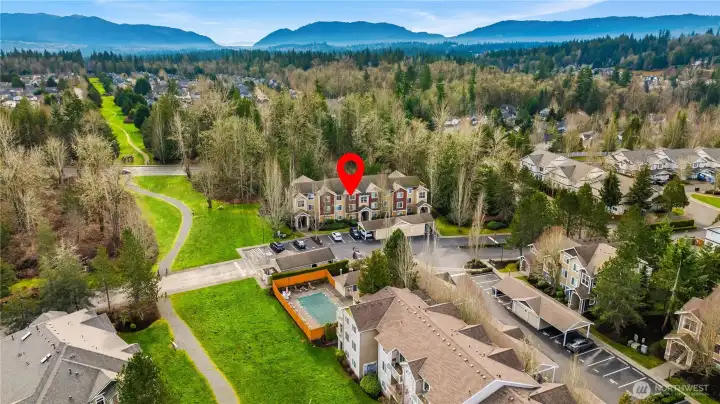 This condo is located in the beautiful community of Bordeaux on the Sammamish Plateau. Close to walking trails and local parks, shopping, and Top Schools in the Lake Washington School District.