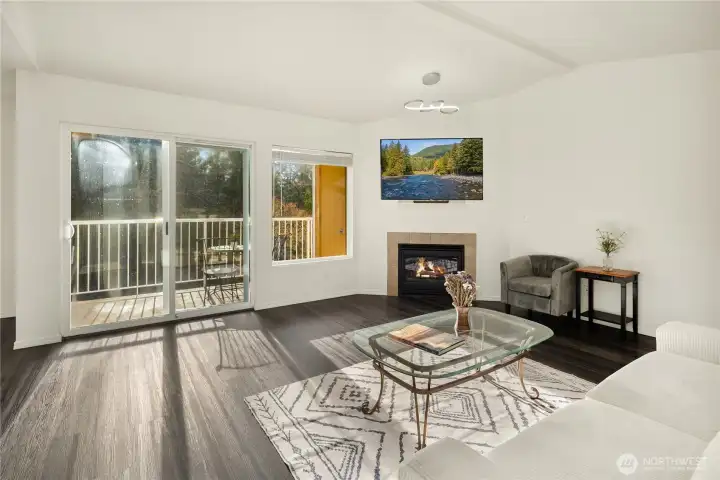 This top floor unit offers vaulted ceilings and a nice bright south facing back patio to let in the daylight