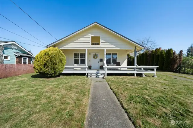Welcome Home to 1425 SE 53rd St. in Tacoma, WA!!