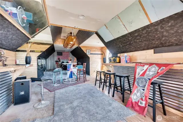 Bonus Room above garage (600 SF)