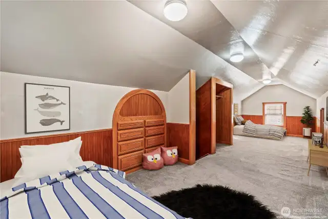 Upper attic space offers cozy retreat -- ideal as a children's suite. Room virtually stage.