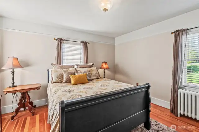 Second upper level bedroom
