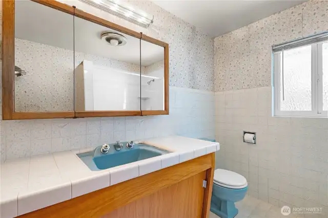Full bathroom on main