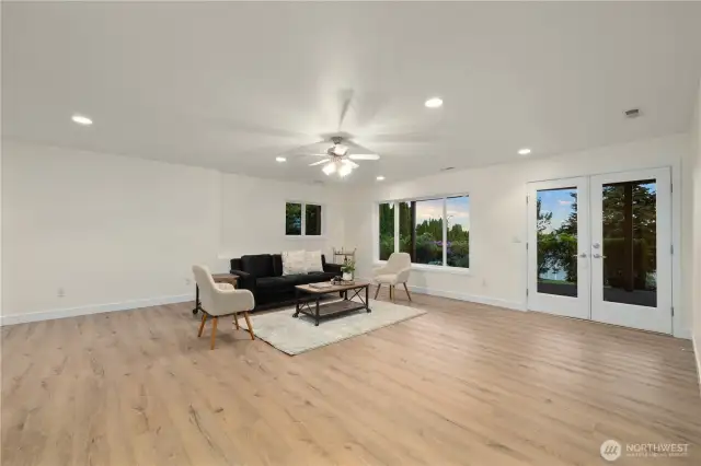 Basement 'flex space'n and separate entrance