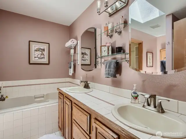 LUXURY ENSUITE BATHROOM W/, DUAL SINKS, SOAKING TUB, SHOWER & WALK-IN CLOSET.
