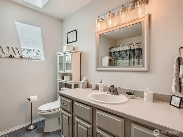 NICELY UPDATED FULL BATHROOM UPSTAIRS HAS IT ALL - PERFECT FOR FAMILY AND GUESTS.