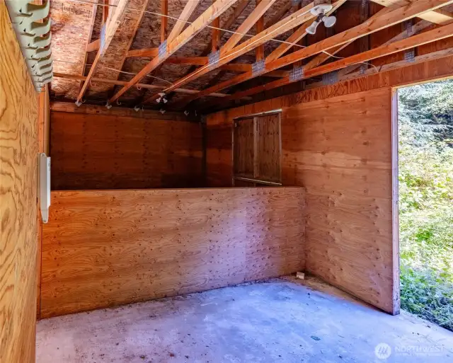 Shop or one or two stall horse barn, or a workshop