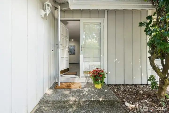 The quiet, neat neighborhood is just a stone's throw from Lake Fenwick.