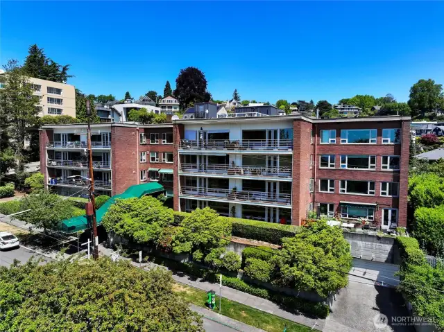 Park Terrace Building on SW slope of Queen Anne