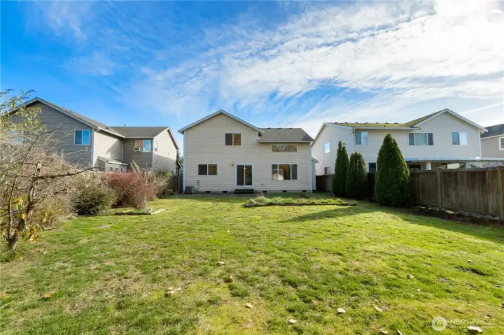 Back Yard/Minutes from Shopping, Schools, Freeway