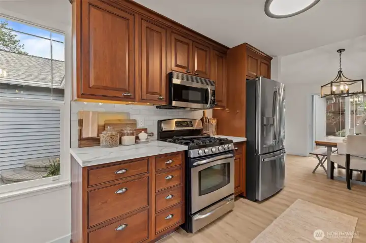 When you don't feel like cooking, explore a number of fantastic nearby restaurants and bring home tasty takeout to enjoy.