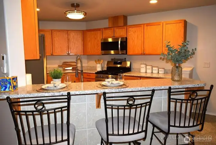 Newer stainless steel appliances and Quartz countertops