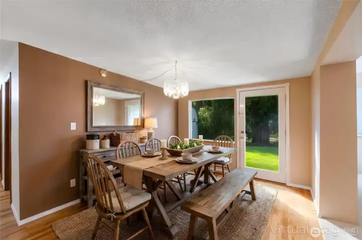 Virtually stage dining area