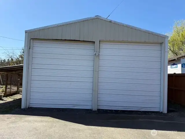 Detached Garage