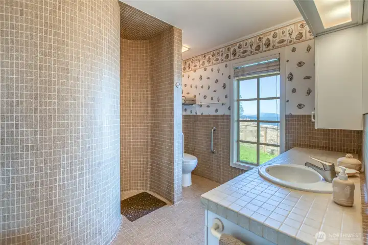 Primary ensuite bath