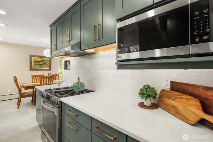 All kitchen appliances stay.