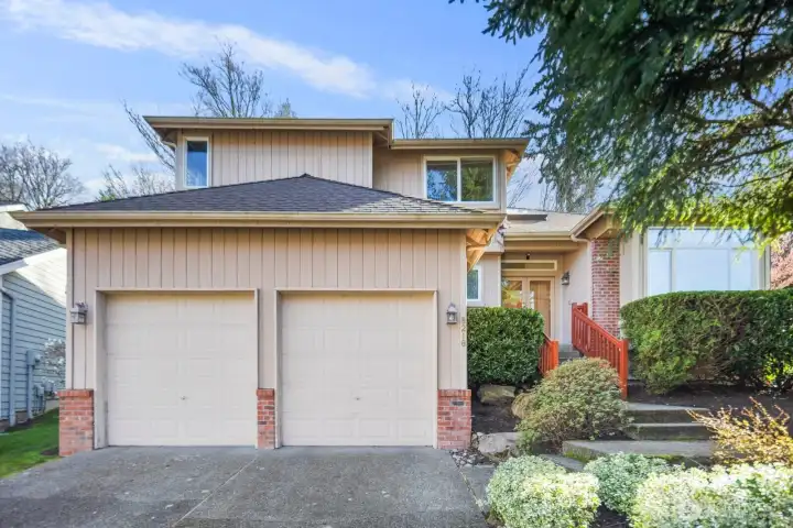2 Car Garage w/ off street parking for 2 more car