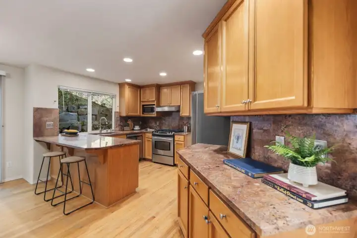 Kitchen w/ Bar Seating