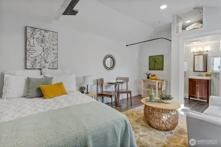 Spacious detached bonus room/studio with private bathroom where garage used to be. Spacious detached bonus room/studio with private bathroom where garage used to be.