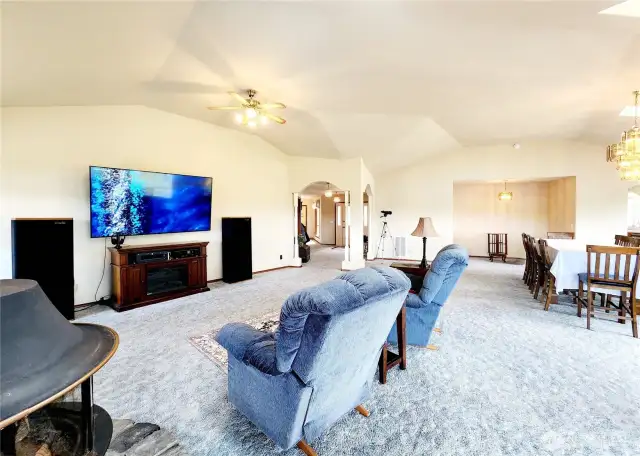 Great room / Entry / Hallway.