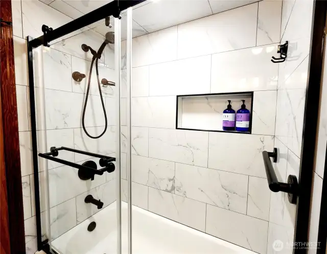 Hall bathroom / shower