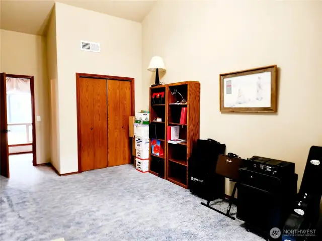 Music room / Bedroom #2