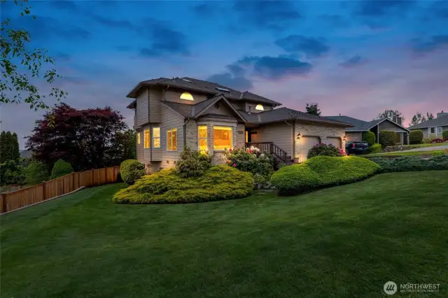 Welcome to this impeccably maintained Bayridge Heights home!