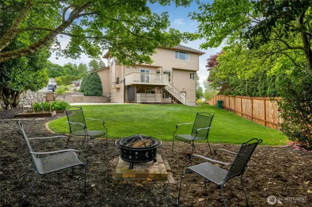Oversized, fenced yard w/sport court, firepit, private, mature landscaping!