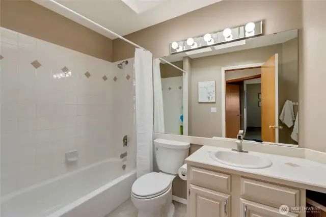 Full upstairs guest bath.