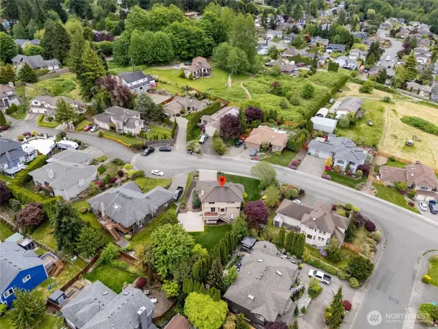 Great setting, close to shops, restaurants, downtown, yet minutes from I-5!