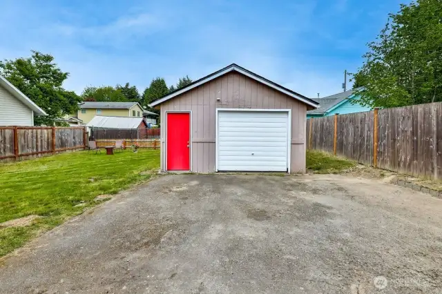Detached garage