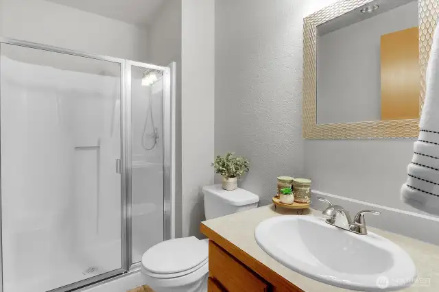 Convenient ensuite bath off of primary