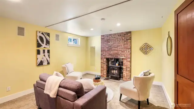 Lower level bonus room or 4th bedroom