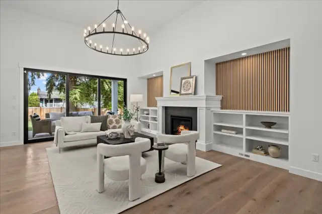 Living room w/ gas fireplace