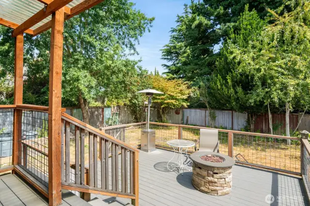 outdoor deck & fully fenced yard for entertaining