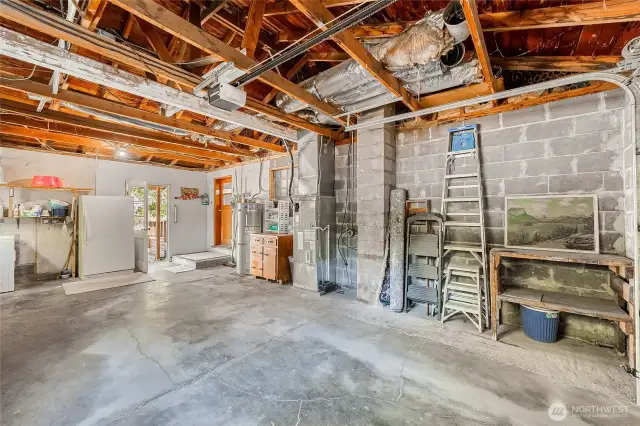 Detached shop/garage, wired for 220 & welder