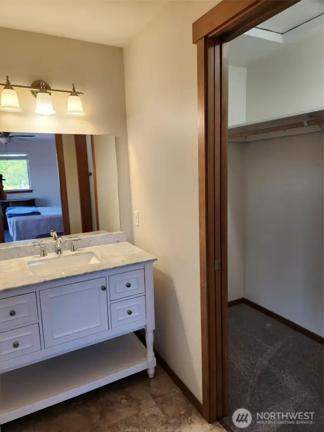 Mater bedroom walk-in closet