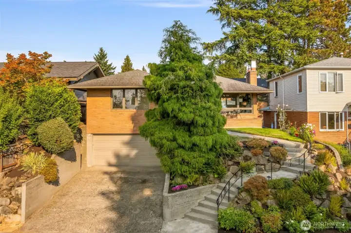 Welcome to the best of 43rd Ave W!