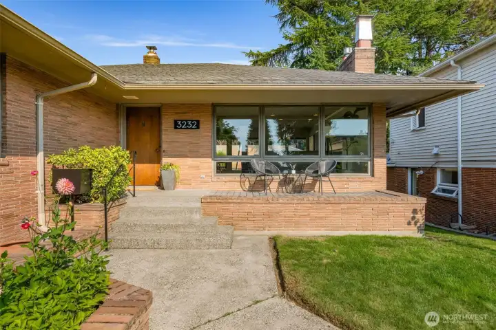 Beautifully maintained mid-century brick rambler
